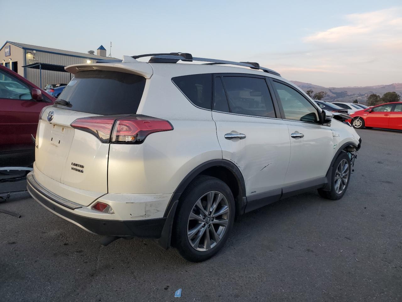 2018 Toyota RAV 4 VIN JTMDJREV6JD211463 Copart auction photo, front end / side damage thumbnail 3