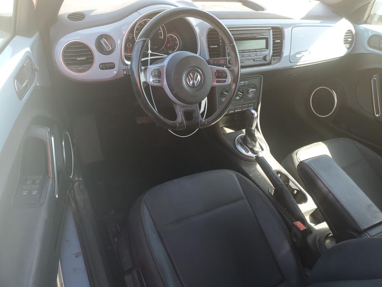 2015 Volkswagen Beetle VIN 3VW517AT3FM802405 Copart auction photo, rear end / minor dent/scratches damage thumbnail 8
