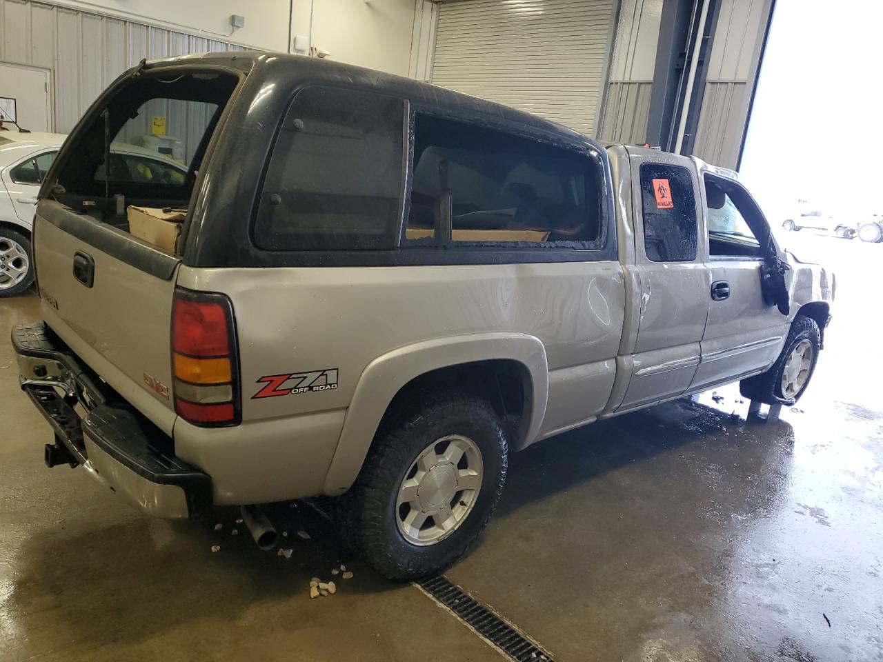 2005 GMC Sierra VIN 1GTEK19B45E158104 Copart auction photo, all over damage thumbnail 3