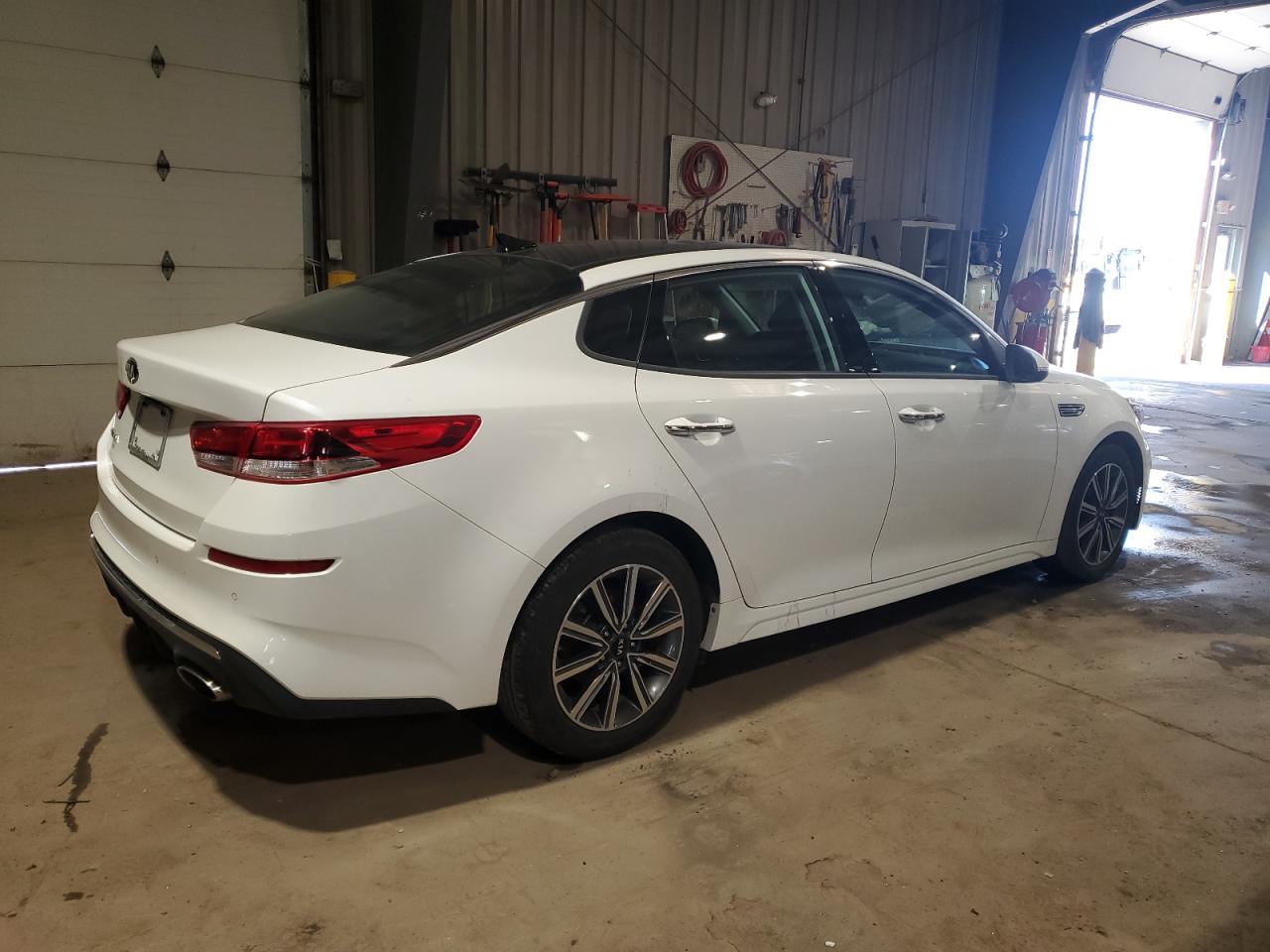 2019 KIA Optima VIN 5XXGT4L37KG328701 Copart auction photo, vandalism / minor dent/scratches damage thumbnail 3