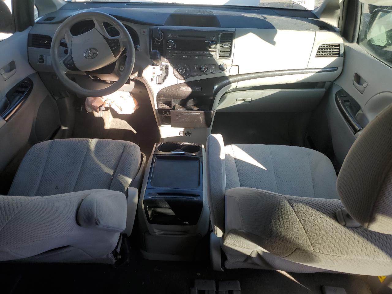 2011 Toyota Sienna VIN 5TDKK3DC1BS165001 Copart auction photo, front end damage thumbnail 8