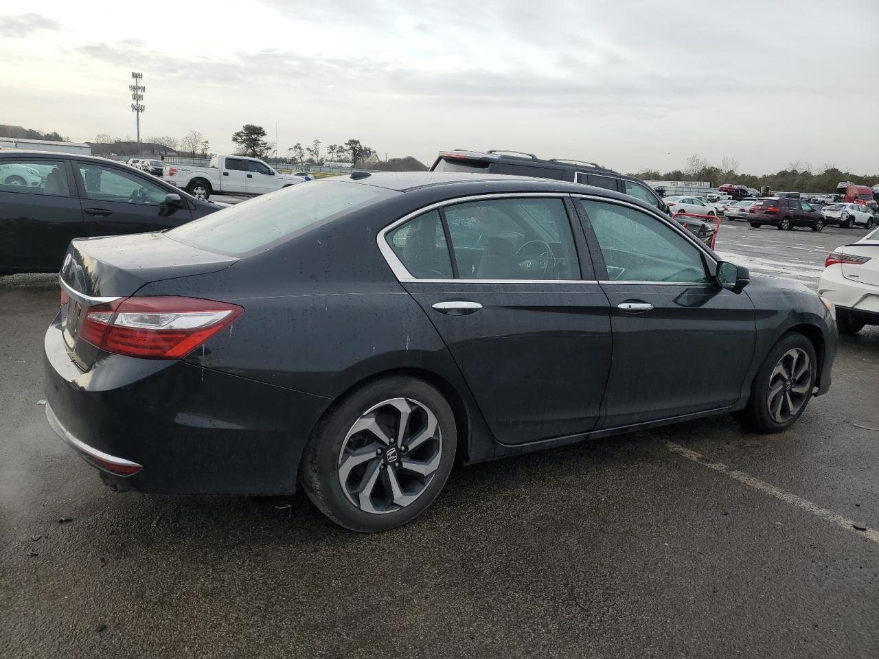 2017 Honda Accord VIN 1HGCR2F8XHA139054 Copart auction photo, side / front end damage thumbnail 3