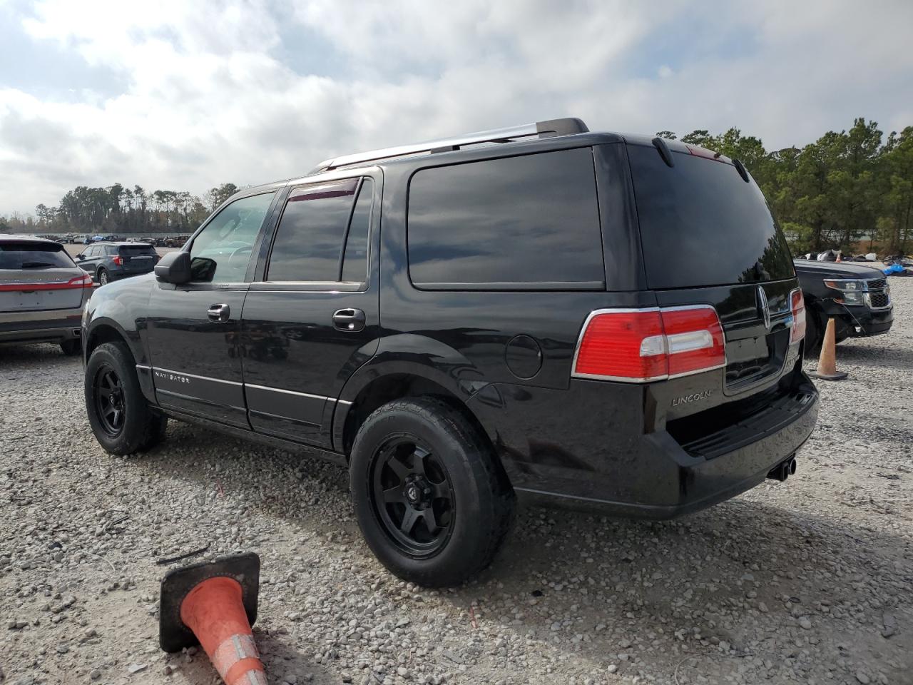 2012 Lincoln Navigator VIN 5LMJJ2J50CEL06770 Copart auction photo, front end / side damage thumbnail 2