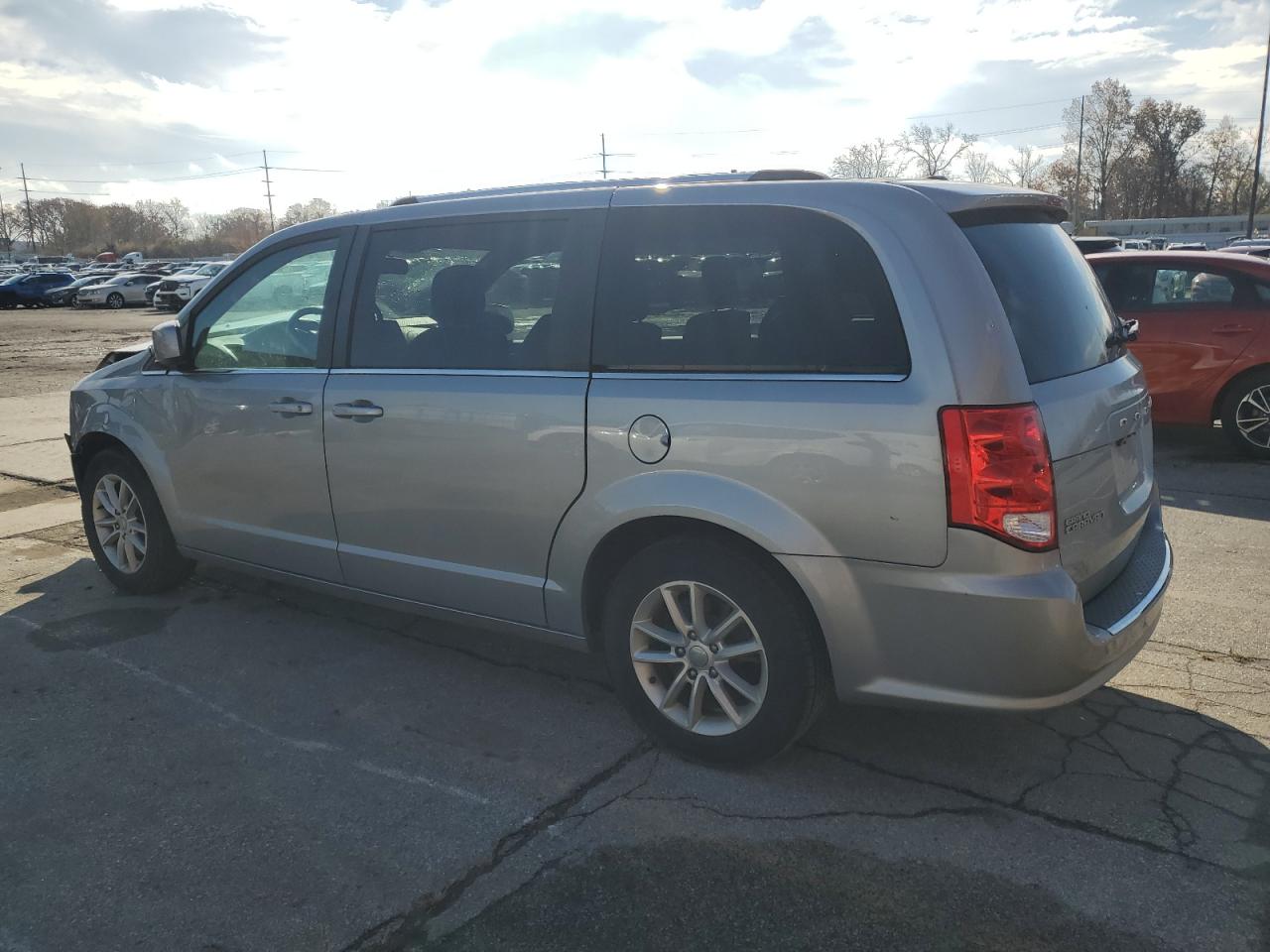 2019 Dodge Caravan VIN 2C4RDGCG5KR564801 Copart auction photo, front end / side damage thumbnail 2