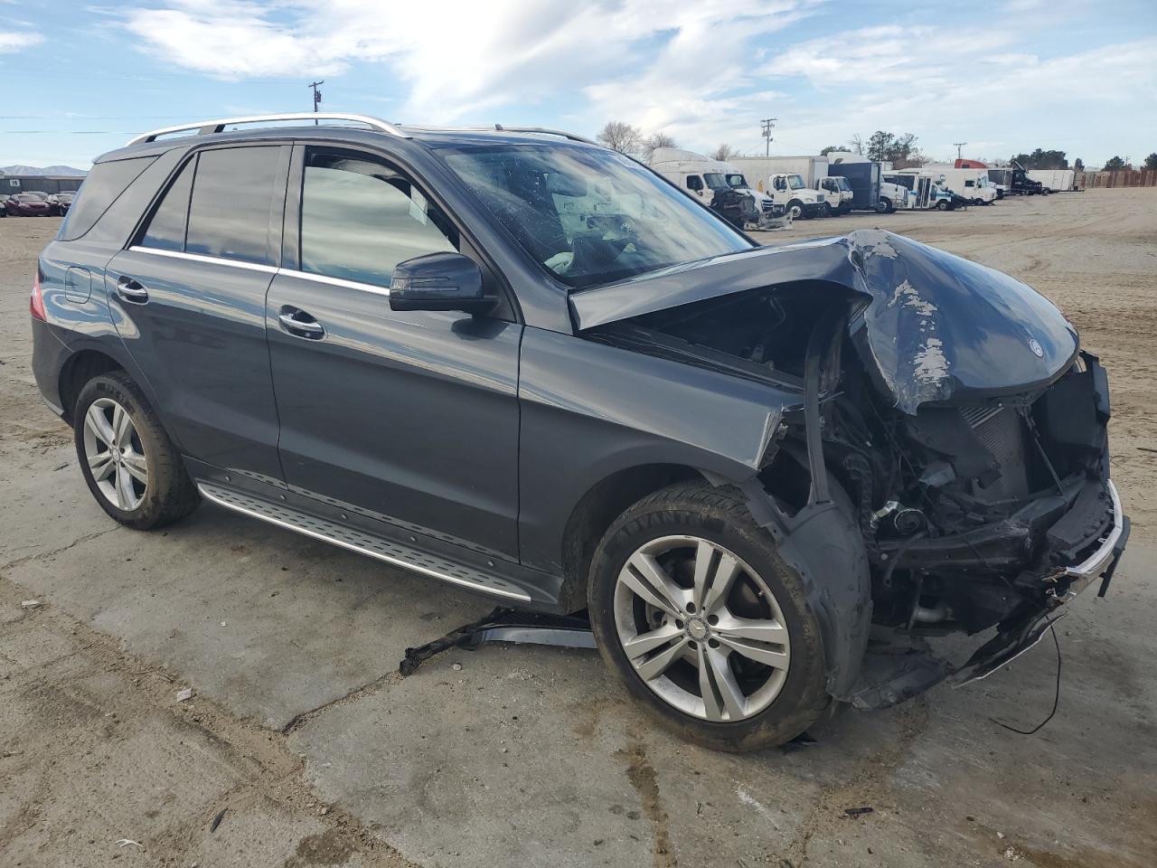 2013 Mercedes-Benz M-klasse VIN 4JGDA5JB1DA208587 Copart auction photo, front end damage thumbnail 4