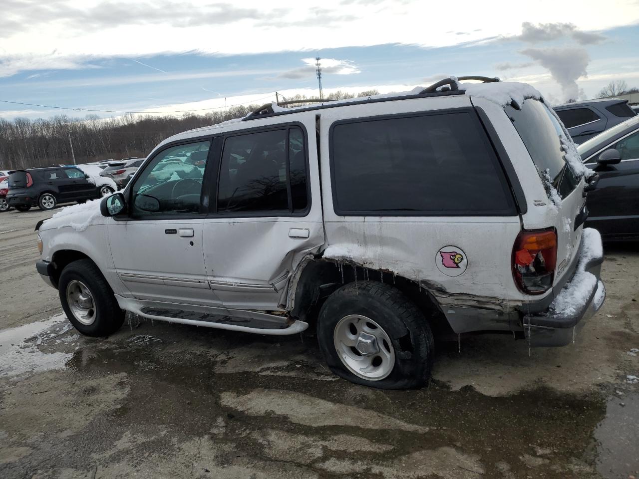 1999 Ford Explorer VIN 1FMZU32E7XUC76809 Copart auction photo, side / rear end damage thumbnail 2