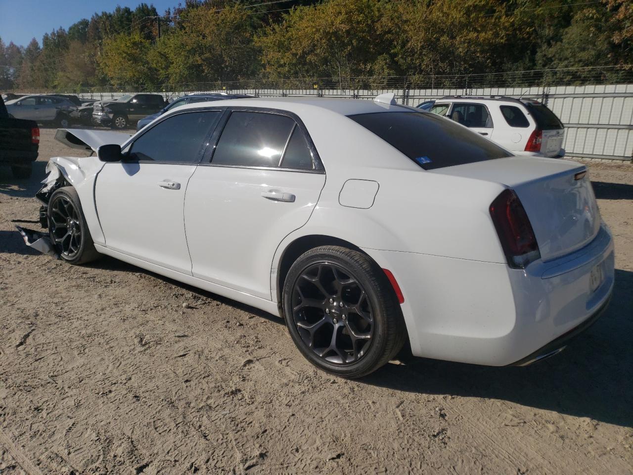 2019 Chrysler 300 VIN 2C3CCABG8KH585532 Copart auction photo, front end / minor dent/scratches damage thumbnail 2