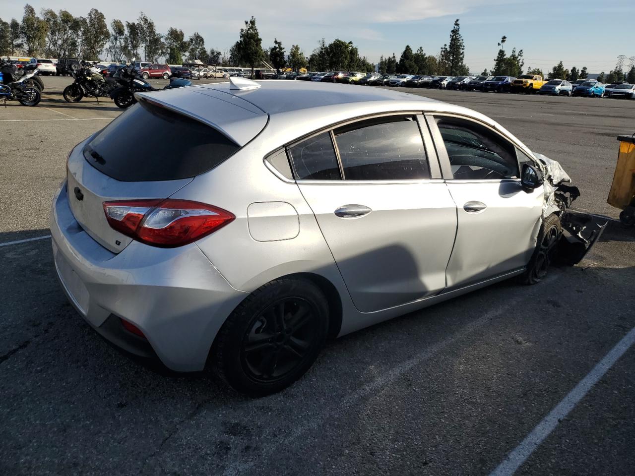 2018 Chevrolet Cruze VIN 3G1BE6SM9JS653961 Copart auction photo, all over / side damage thumbnail 3