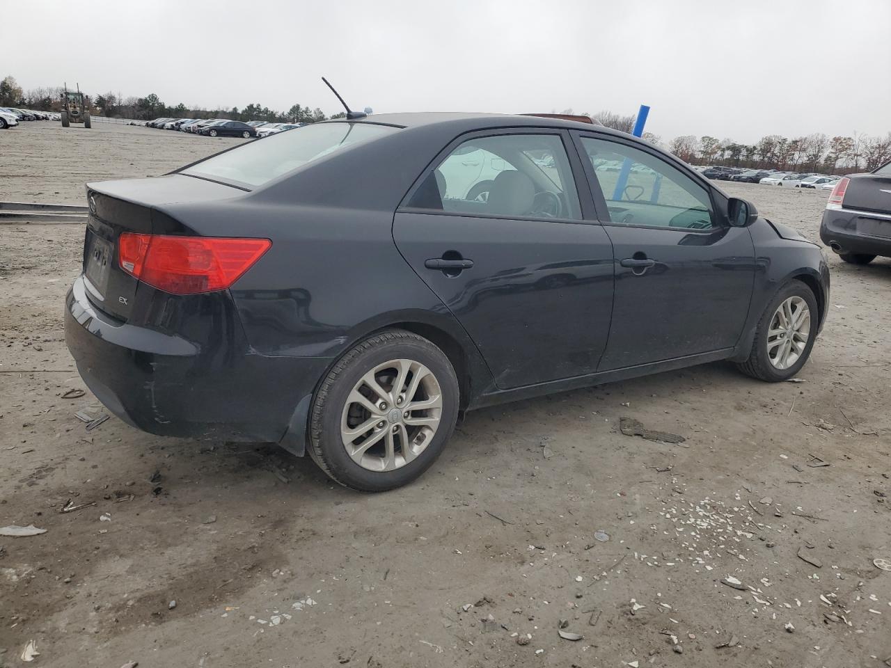 2011 KIA Forte VIN KNAFU4A2XB5373796 Copart auction photo, front end / minor dent/scratches damage thumbnail 3