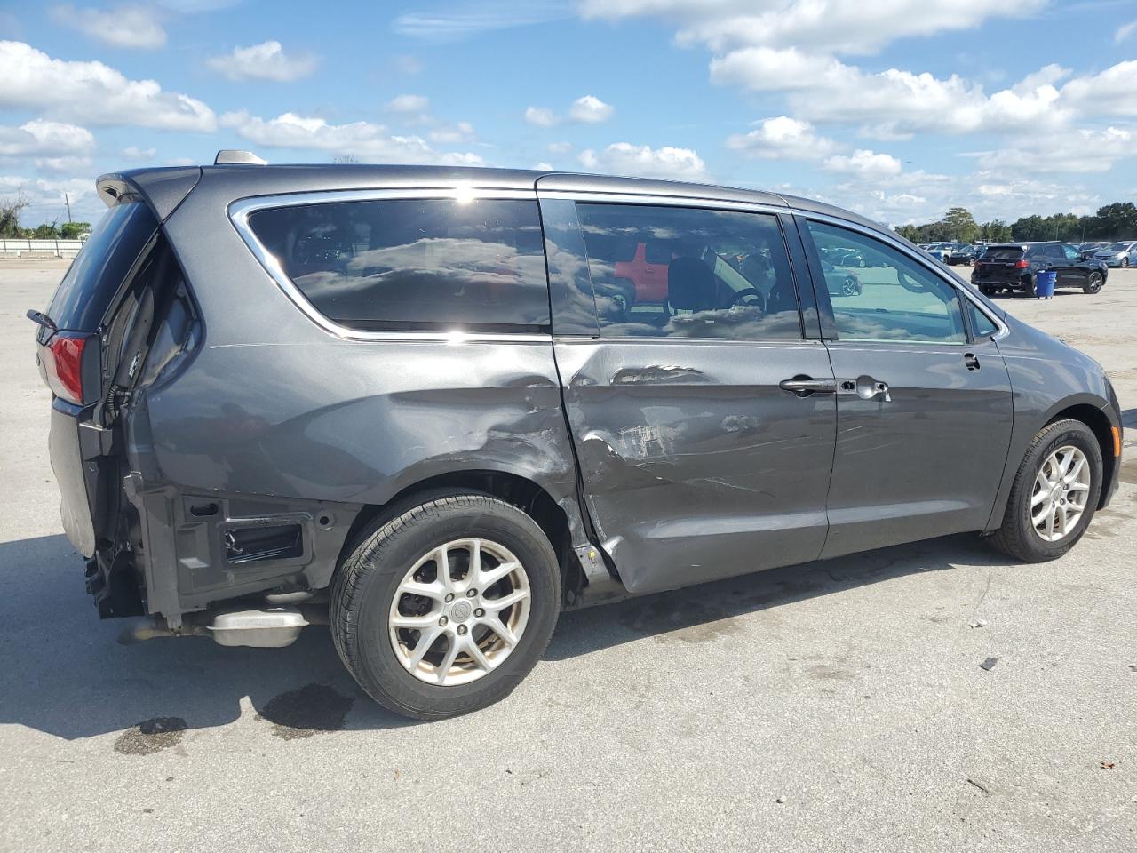 2017 Chrysler Pacifica VIN 2C4RC1DG0HR516789 Copart auction photo, rear end / side damage thumbnail 3