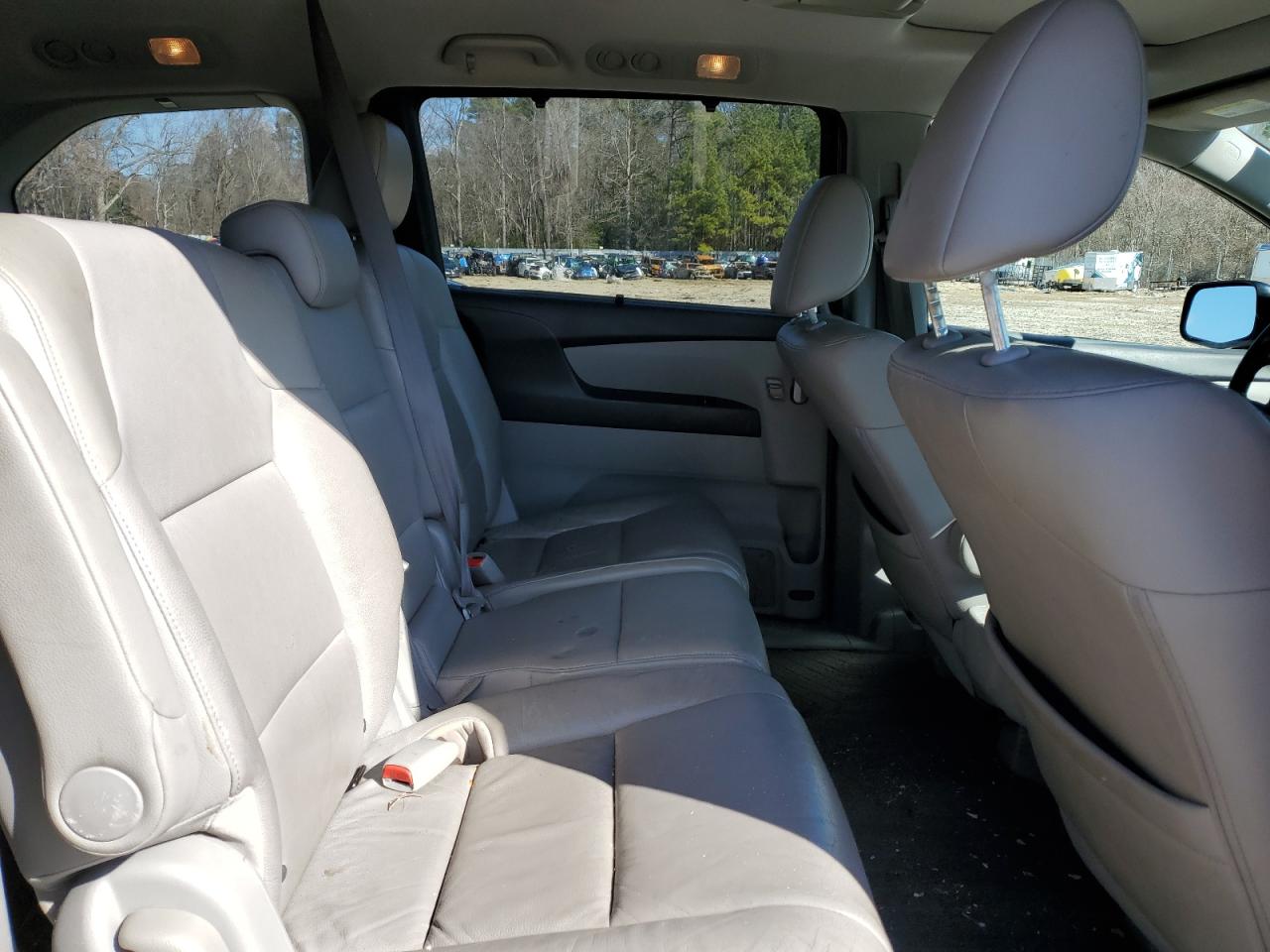 2013 Honda Odyssey VIN 5FNRL5H66DB063938 Copart auction photo, front end / minor dent/scratches damage thumbnail 11