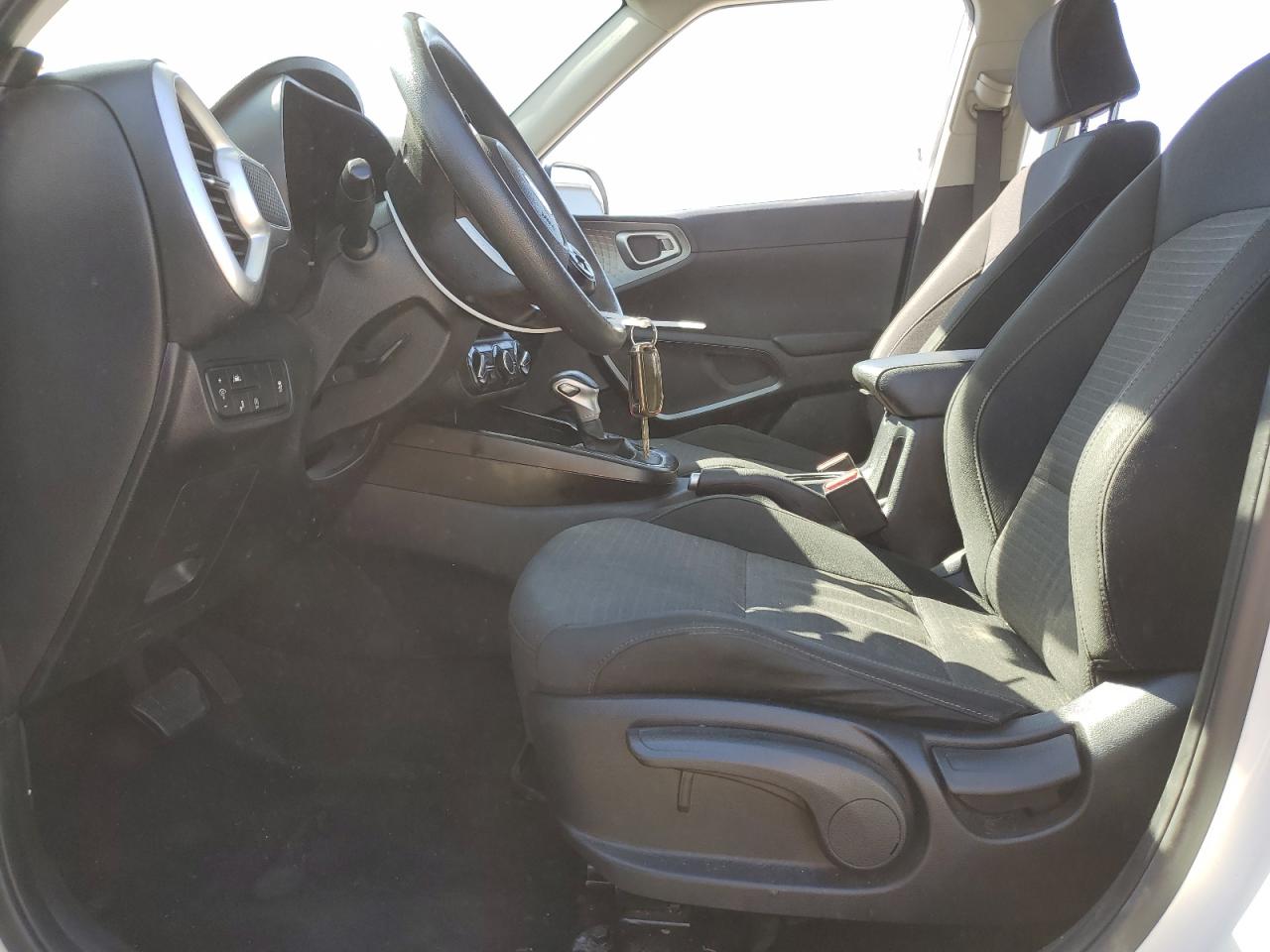 2020 KIA Soul VIN KNDJ23AU4L7062031 Copart auction photo, side / rear end damage thumbnail 7