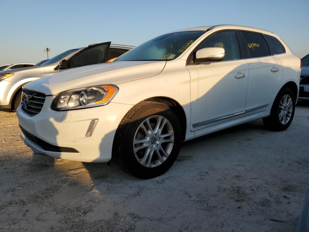 2016 Volvo XC60 VIN YV440MDM4G2818428