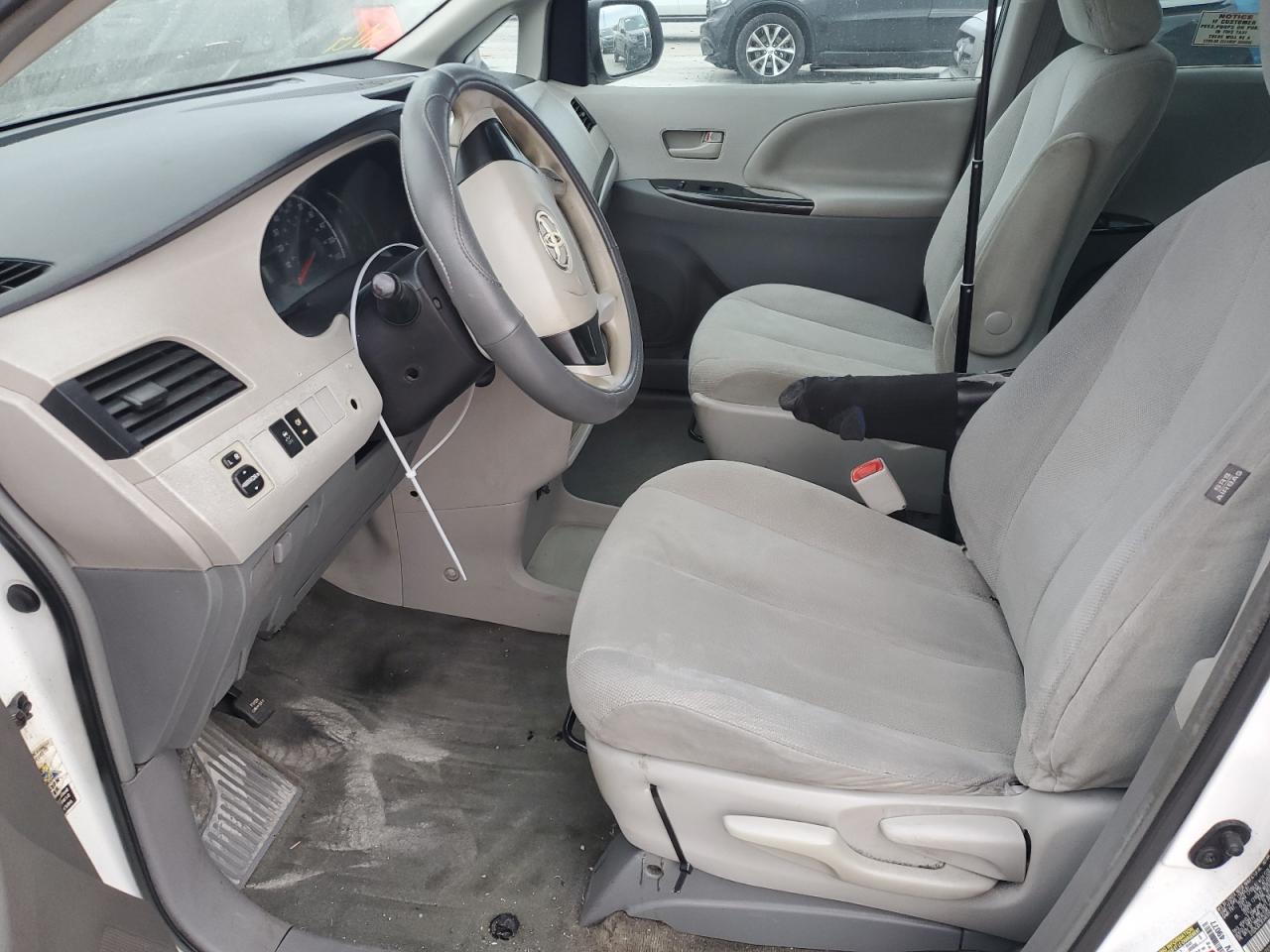 2014 Toyota Sienna VIN 5TDZK3DC3ES463262 Copart auction photo, front end damage thumbnail 7