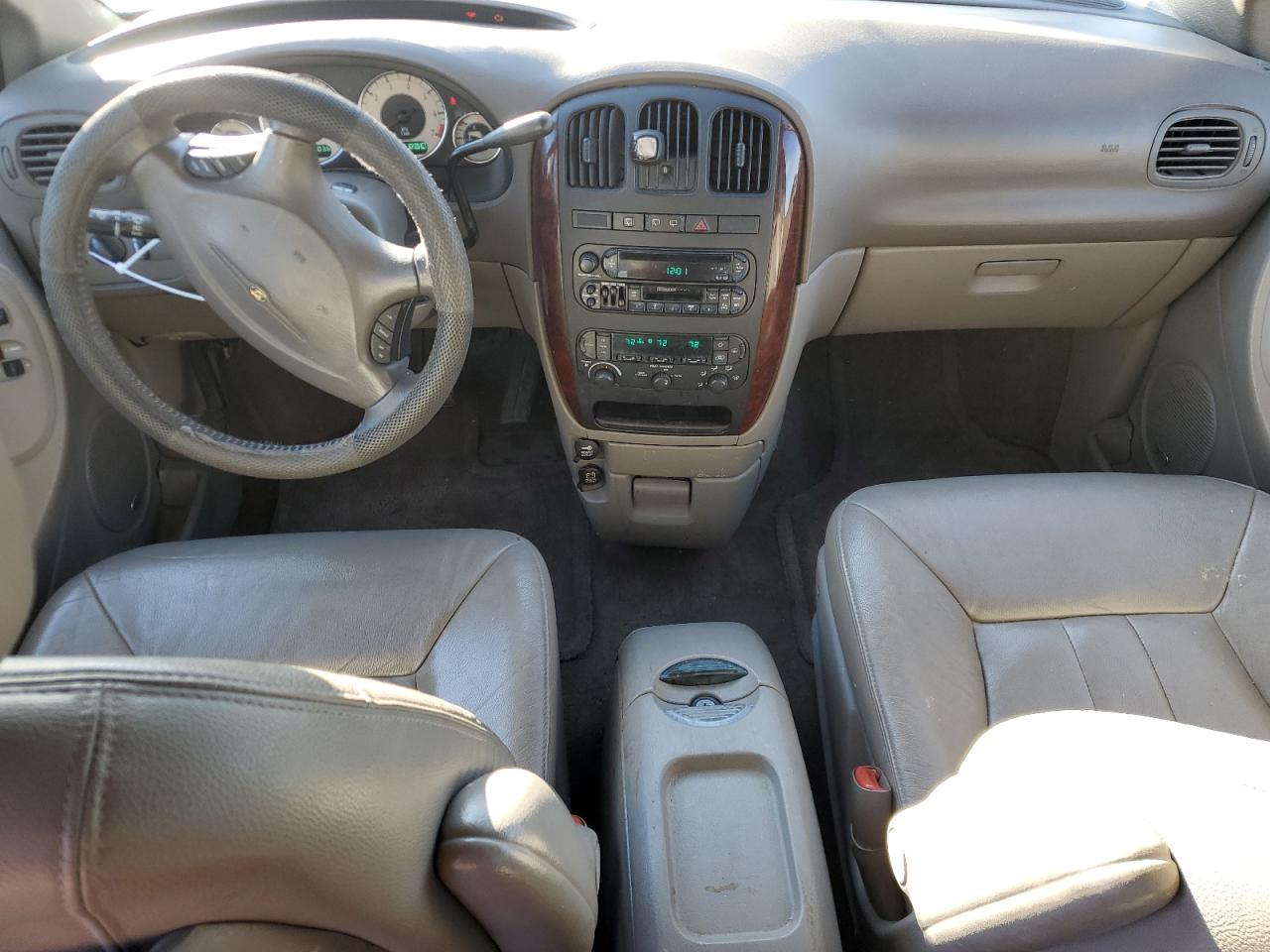 2001 Chrysler Town & Country VIN 2C4GP54L81R147203 Copart auction photo, front end damage thumbnail 8