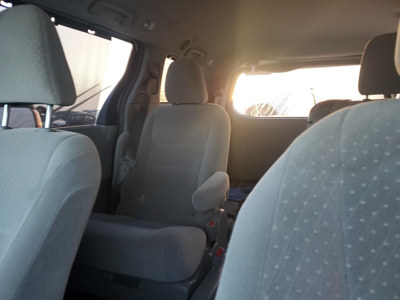 2018 Toyota Sienna VIN 5TDKZ3DC2JS959483 Copart auction photo, side / rear end damage thumbnail 10