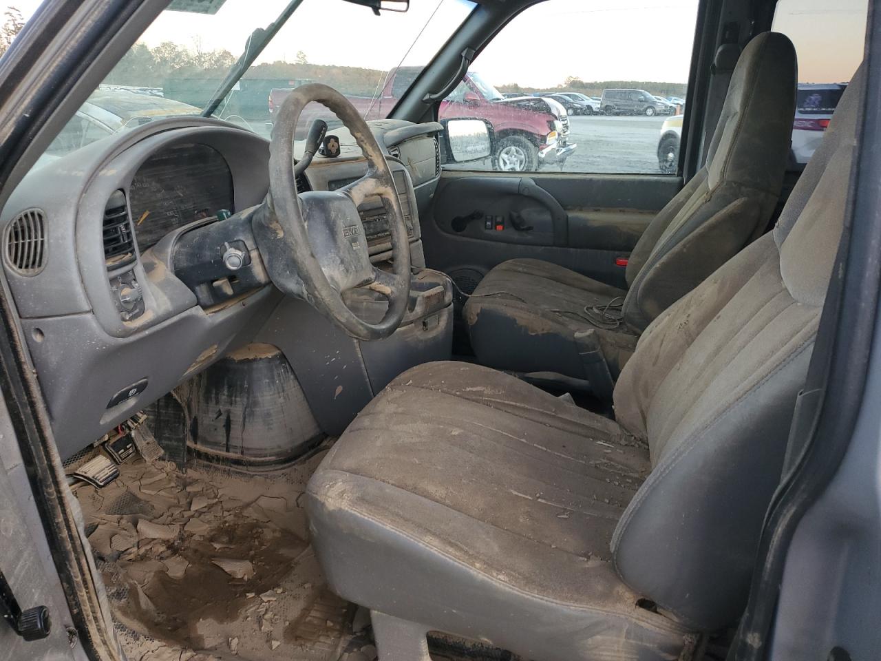 2000 GMC Safari VIN 1GTDM19W8YB529442 Copart auction photo, water/flood damage thumbnail 7