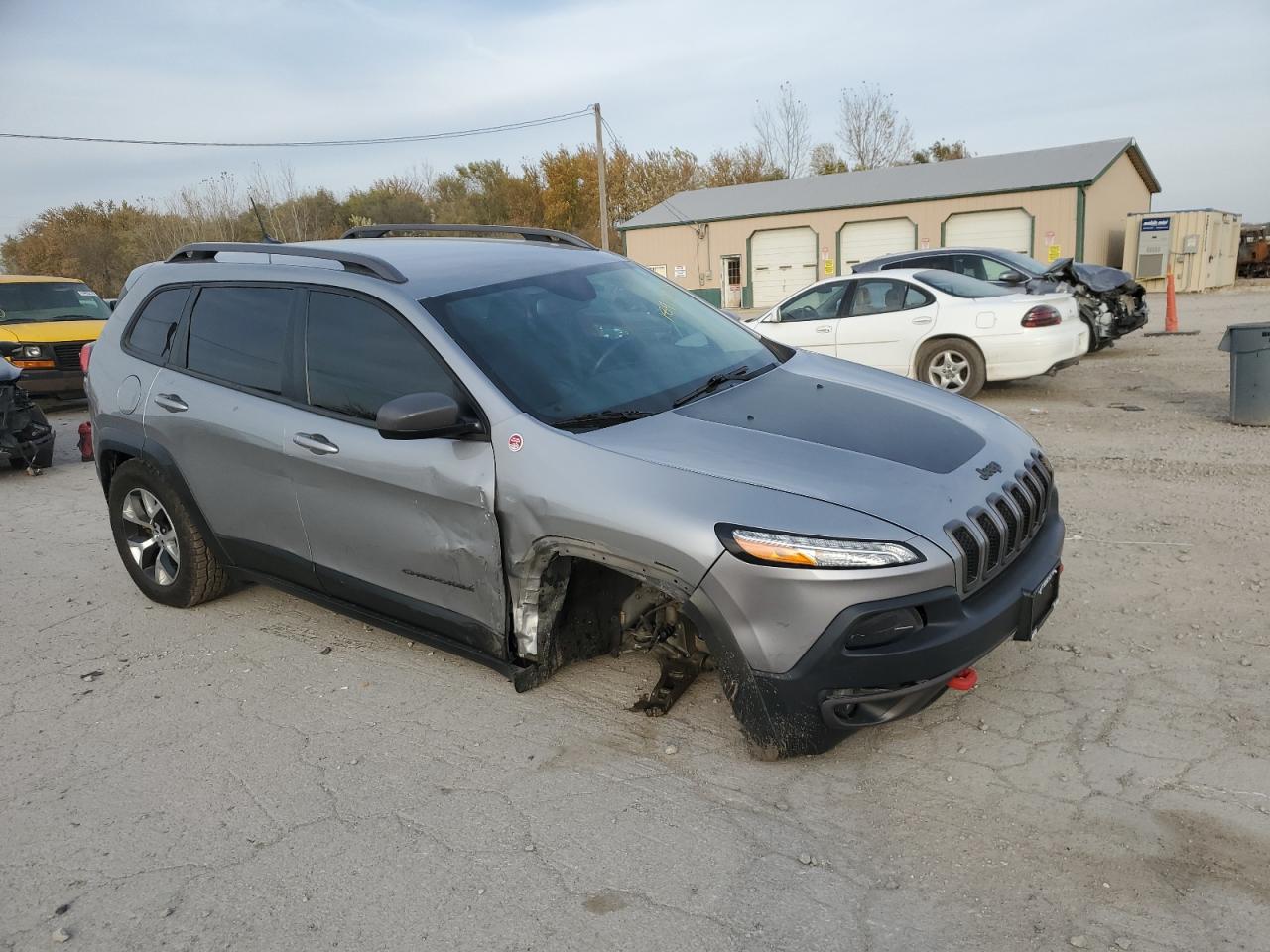 2017 Jeep Cherokee VIN 1C4PJMBB9HW536536 Copart auction photo, front end / undercarriage damage thumbnail 4