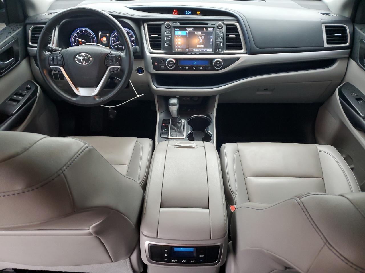 2019 Toyota Highlander VIN 5TDJZRFHXKS575248 Copart auction photo, rear end / undercarriage damage thumbnail 8