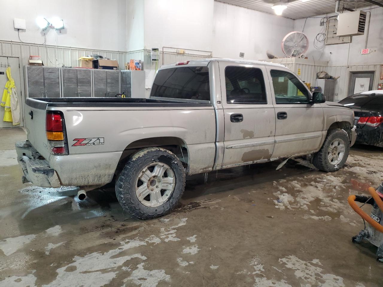 2007 GMC Sierra VIN 2GTEK13Z471134654 Copart auction photo, front end damage thumbnail 3
