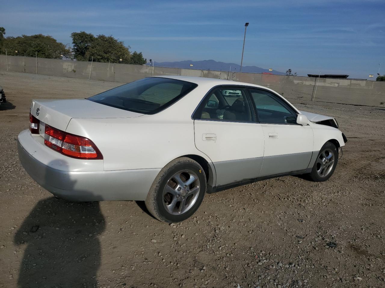 2001 Lexus ES VIN JT8BF28G210325043 Copart auction photo, front end damage thumbnail 3