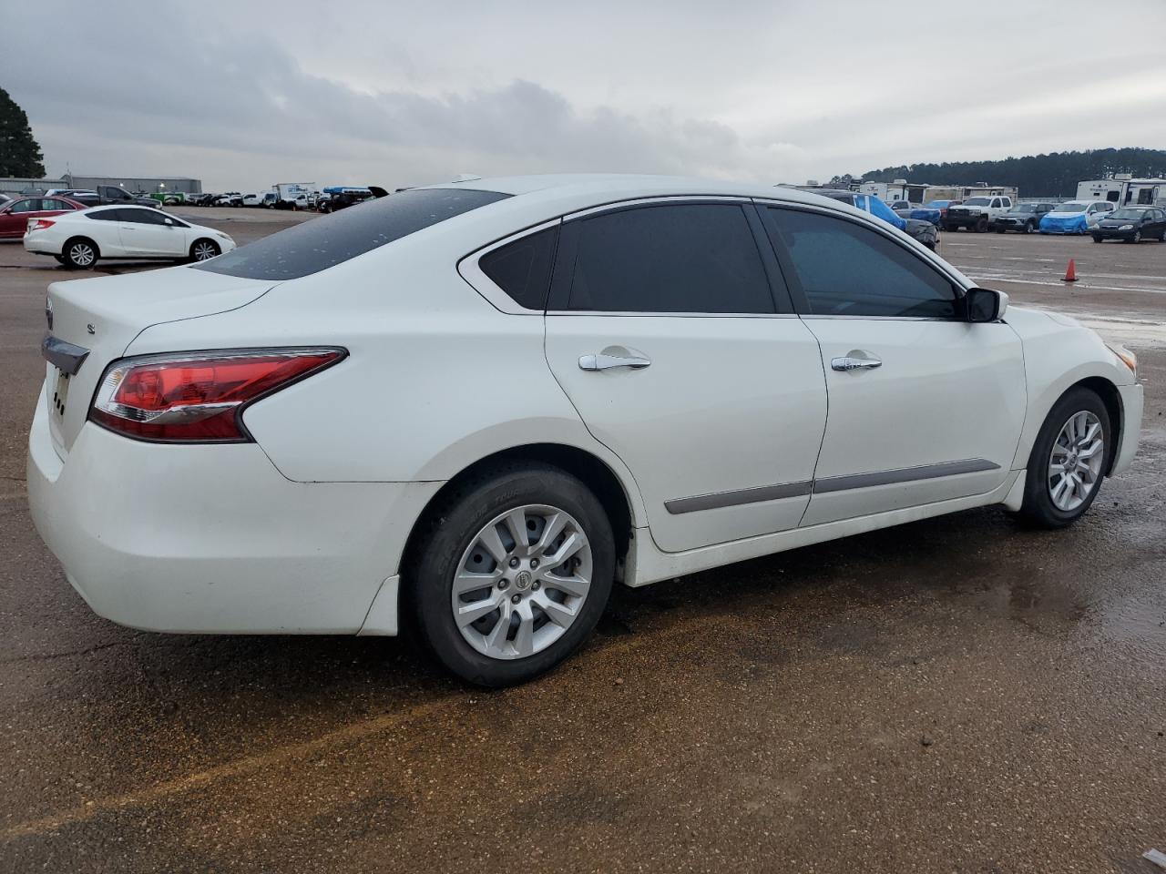 2015 Nissan Altima VIN 1N4AL3AP5FN863614 Copart auction photo, front end / minor dent/scratches damage thumbnail 3