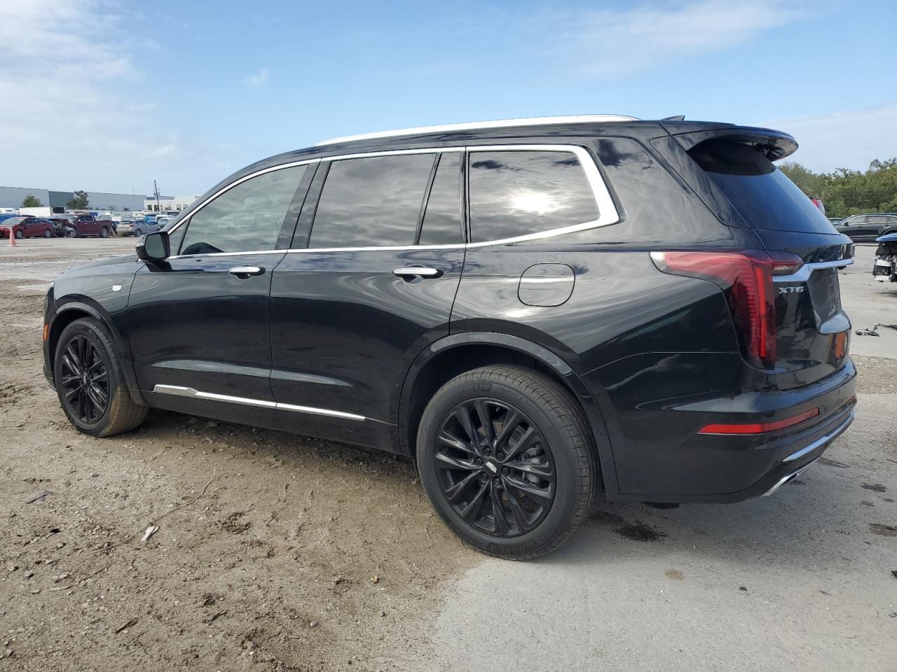 2022 Cadillac XT6 VIN 1GYKPCRS6NZ144644 Copart auction photo, all over damage thumbnail 2
