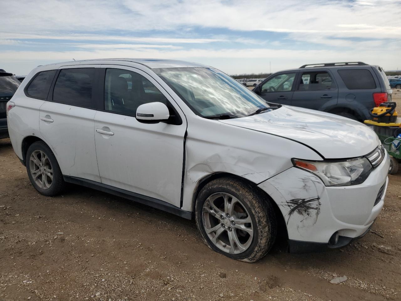 2014 Mitsubishi Outlander VIN JA4AD3A39EZ015113 Copart auction photo, front end / minor dent/scratches damage thumbnail 4