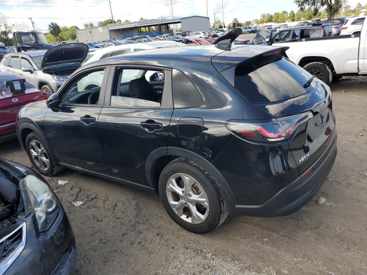 2024 Honda HR-V VIN 3CZRZ1H32RM705758 Copart auction photo, water/flood damage thumbnail 2