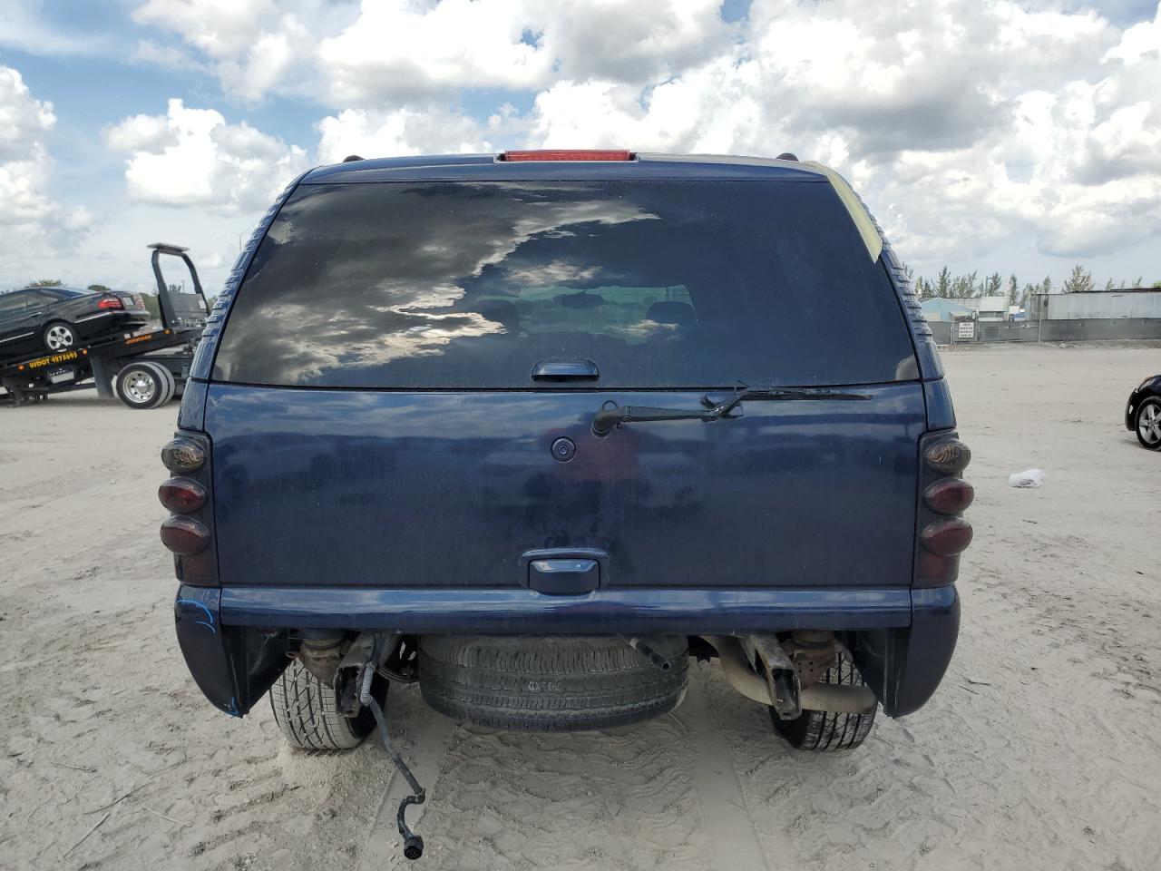 2006 Chevrolet Suburban VIN 1GNEC16Z26J154082 Copart auction photo, rear end / minor dent/scratches damage thumbnail 6