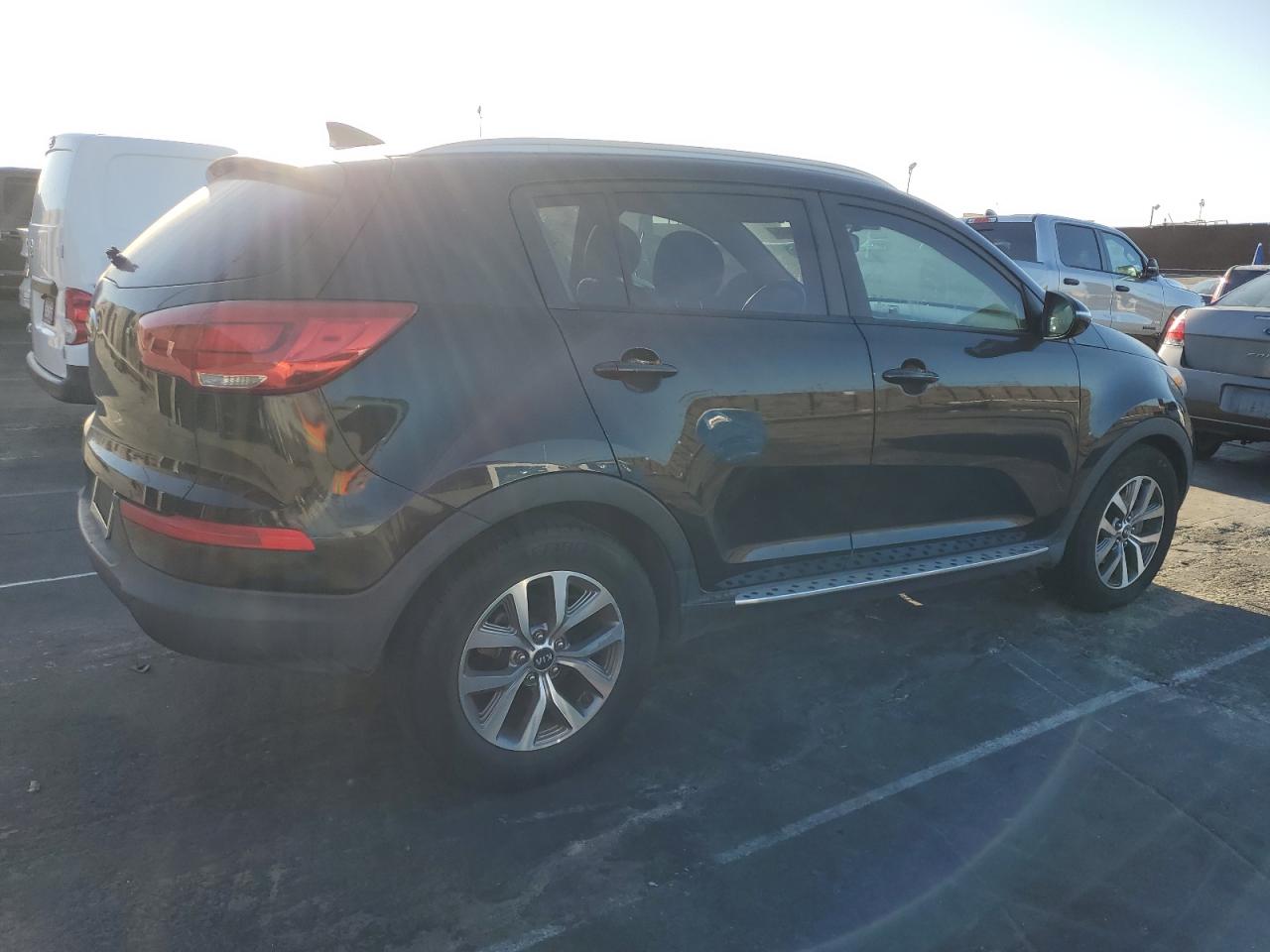 2015 KIA Sportage VIN KNDPB3AC1F7760991 Copart auction photo, minor dent/scratches damage thumbnail 3