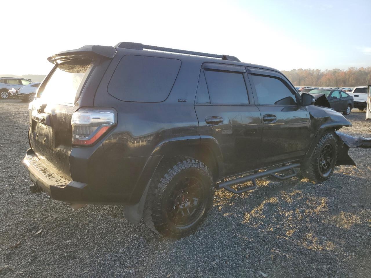 2017 Toyota 4Runner VIN JTEZU5JR9H5160281 Copart auction photo, front end damage thumbnail 3