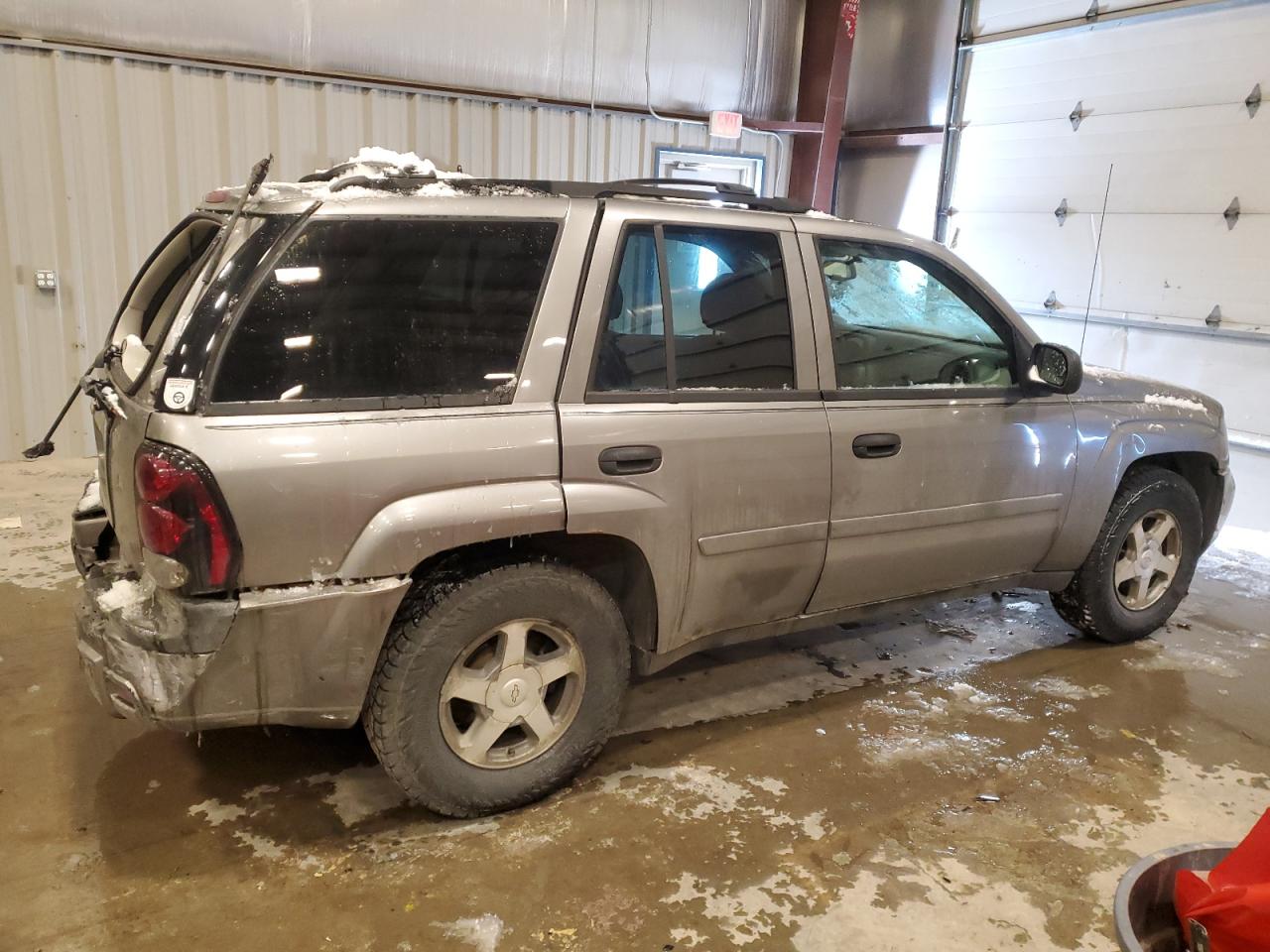 2006 Chevrolet TrailBlazer VIN 1GNDT13S862277835 Copart auction photo, rear end damage thumbnail 3