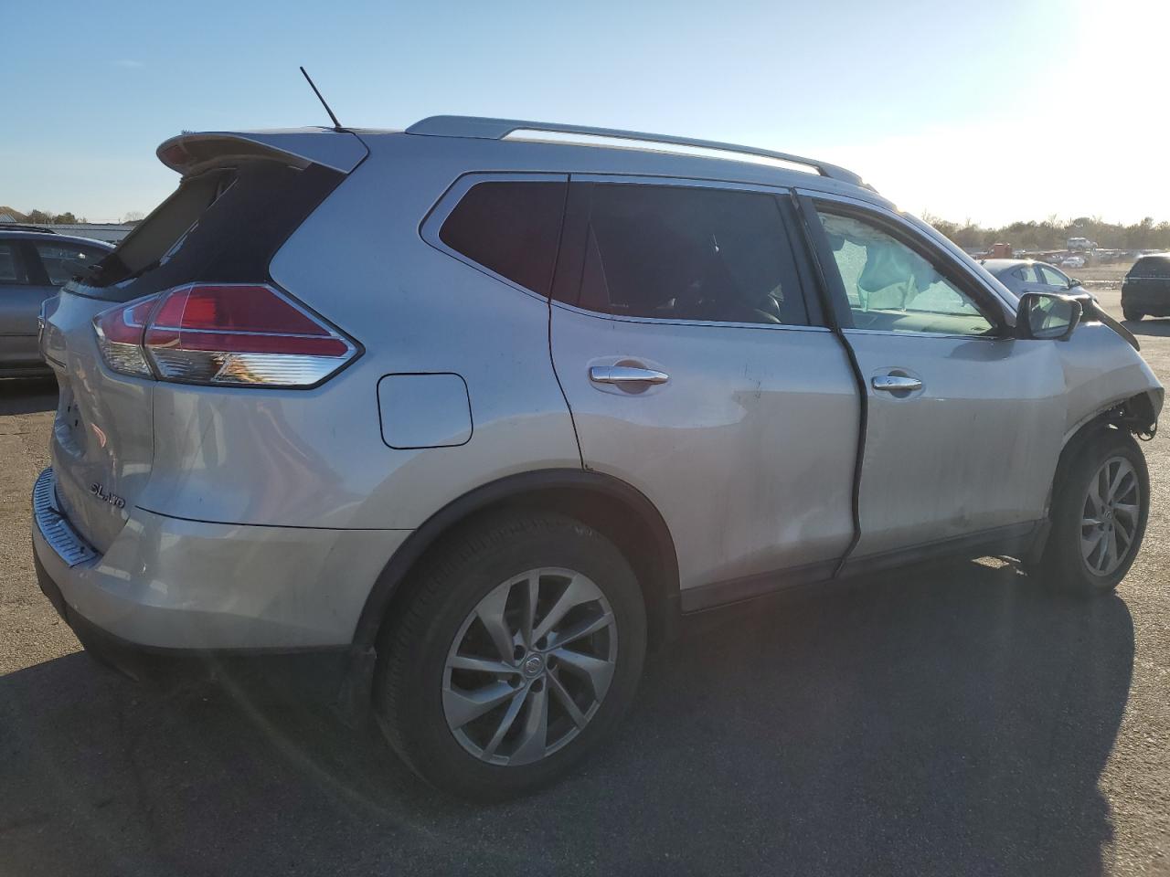 2015 Nissan Rogue VIN 5N1AT2MVXFC828198 Copart auction photo, front end / rear end damage thumbnail 3