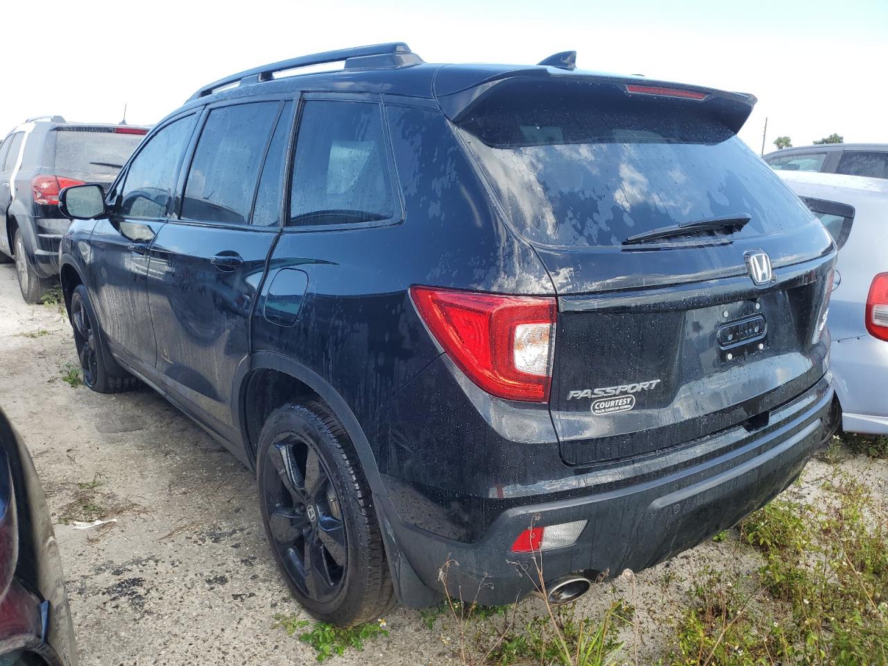 2021 Honda Passport VIN 5FNYF8H00MB010068 Copart auction photo, water/flood damage thumbnail 2