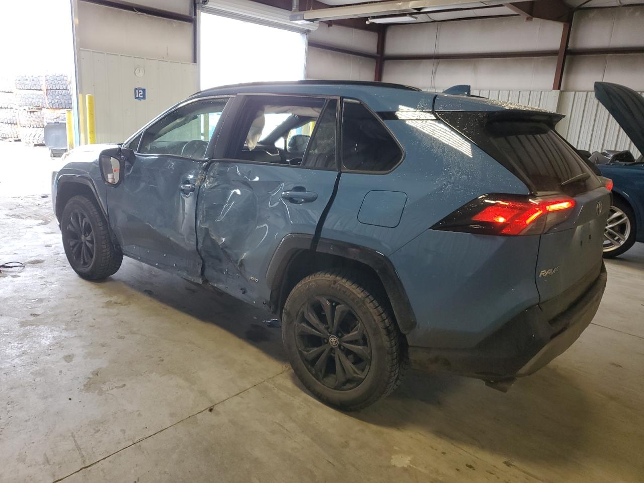 2022 Toyota RAV 4 VIN 4T3T6RFV4NU097550 Copart auction photo, side damage thumbnail 2