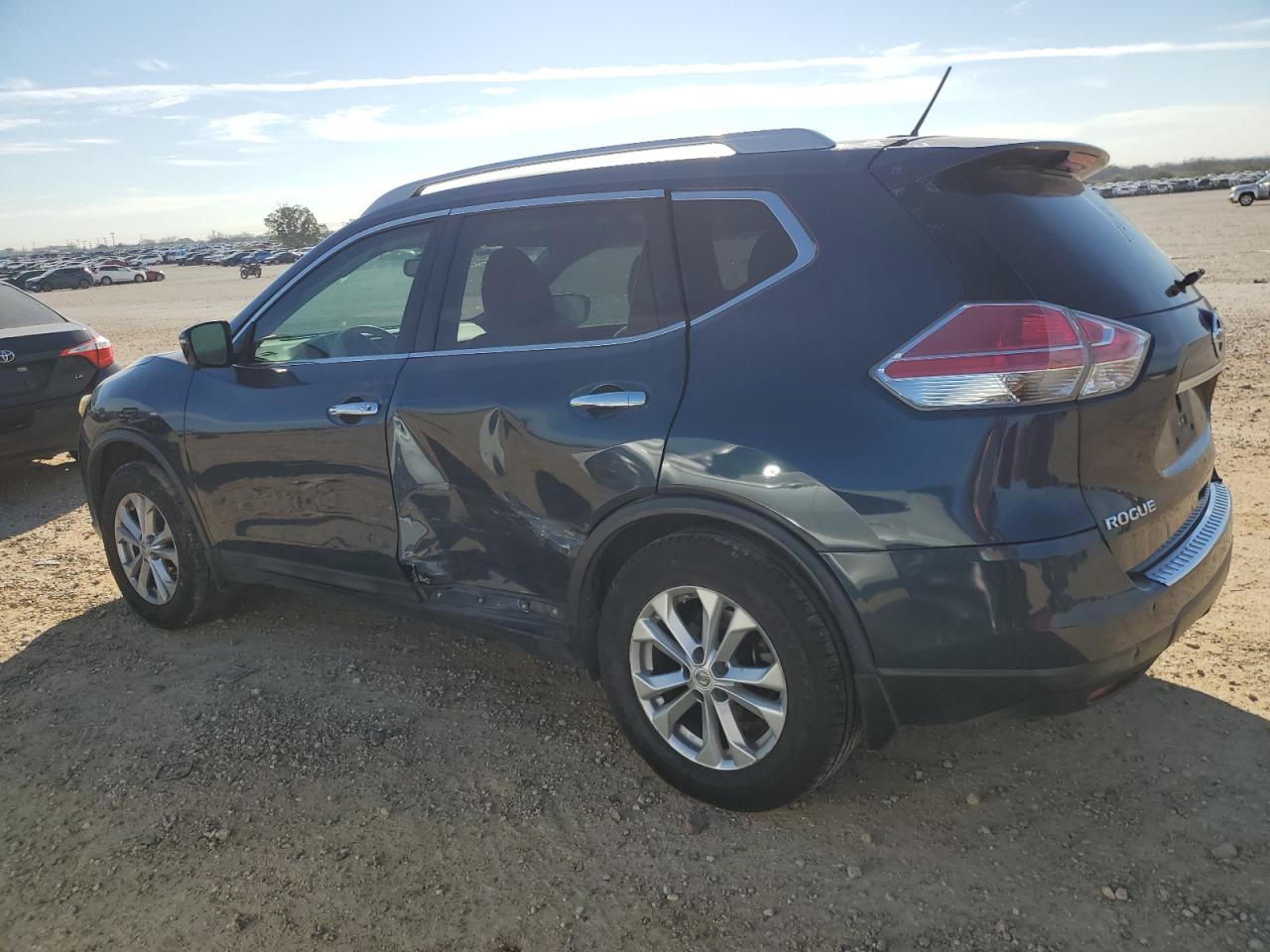 2015 Nissan Rogue VIN 5N1AT2MT7FC906998 Copart auction photo, side / front end damage thumbnail 2