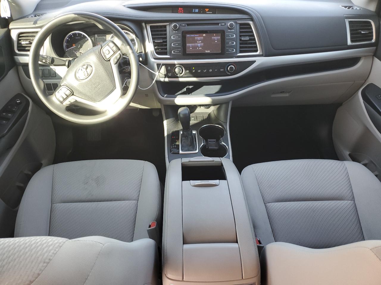 2019 Toyota Highlander VIN 5TDZZRFH7KS341832 Copart auction photo, side / front end damage thumbnail 8