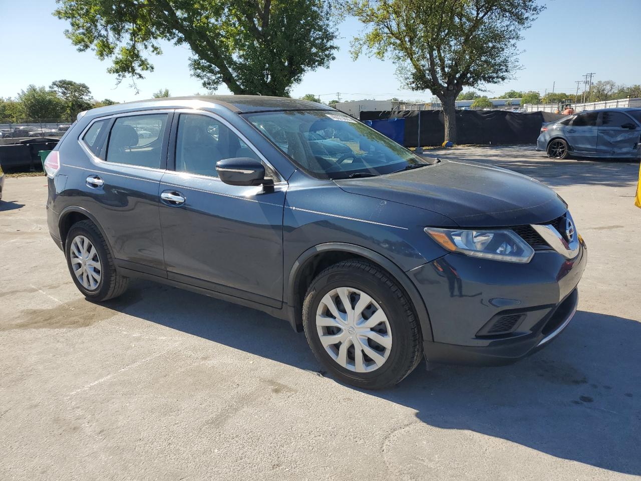 2015 Nissan Rogue VIN KNMAT2MT5FP559720 Copart auction photo, side / rear end damage thumbnail 4