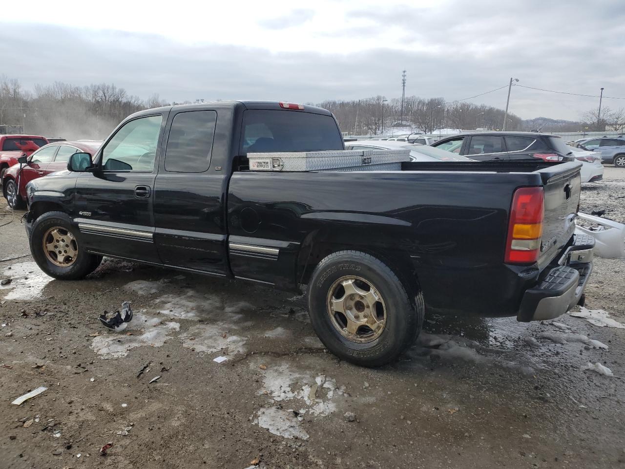 1999 Chevrolet Silverado VIN 2GCEC19T3X1138386 Copart auction photo, front end / rear end damage thumbnail 2