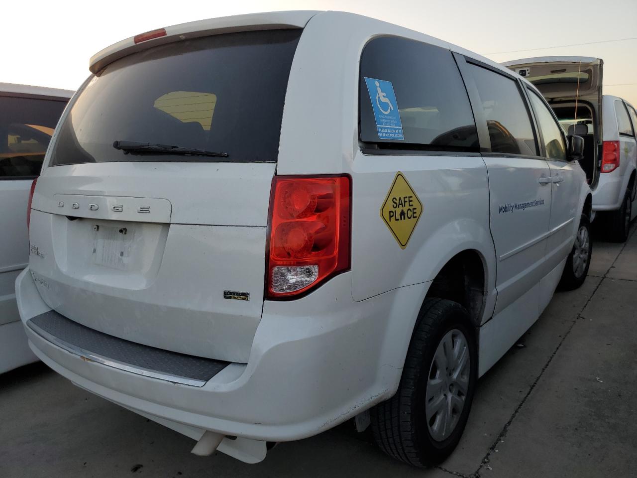 2017 Dodge Caravan VIN 2C4RDGBGXHR768035 Copart auction photo, minor dent/scratches damage thumbnail 3