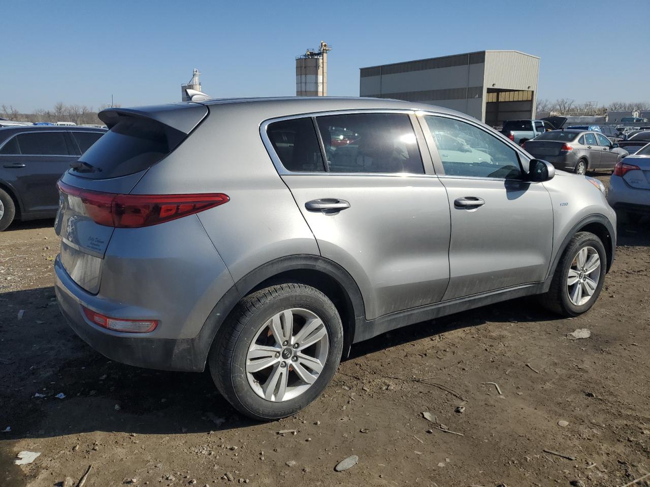 2019 KIA Sportage VIN KNDPMCAC4K7592915 Copart auction photo, vandalism damage thumbnail 3