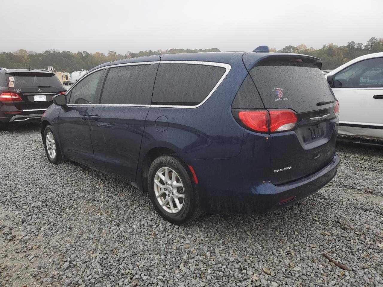 2017 Chrysler Pacifica VIN 2C4RC1DGXHR513141 Copart auction photo, front end damage thumbnail 2
