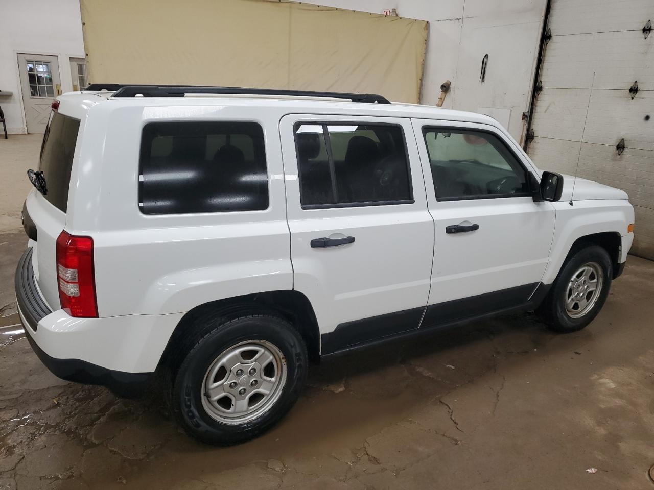 2015 Jeep Liberty (Patriot) VIN 1C4NJPBB7FD438445 Copart auction photo, side / front end damage thumbnail 3