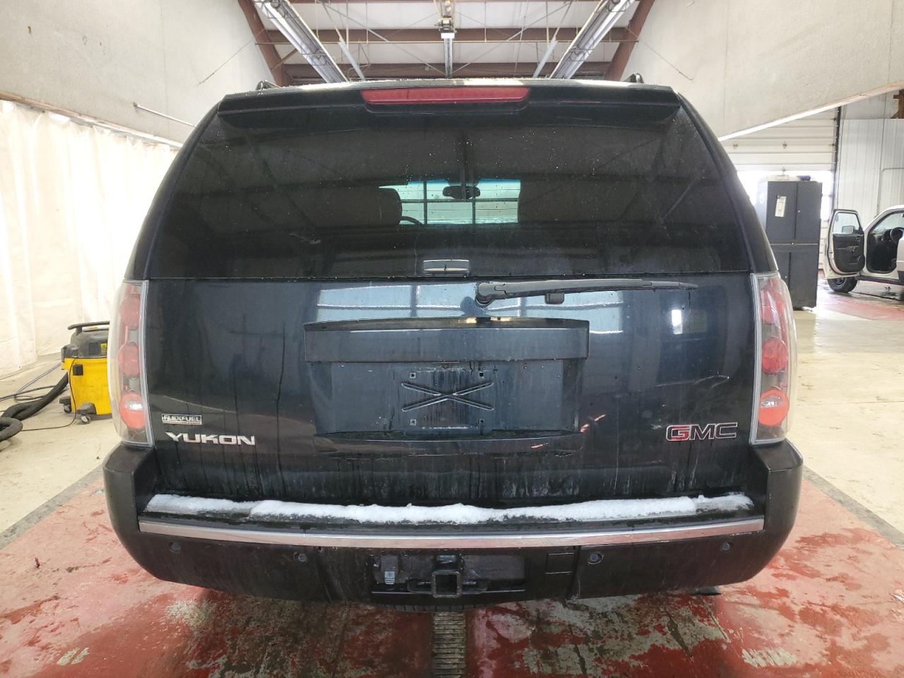 2010 GMC Yukon VIN 1GKUKEEFXAR231074 Copart auction photo, front end damage thumbnail 6