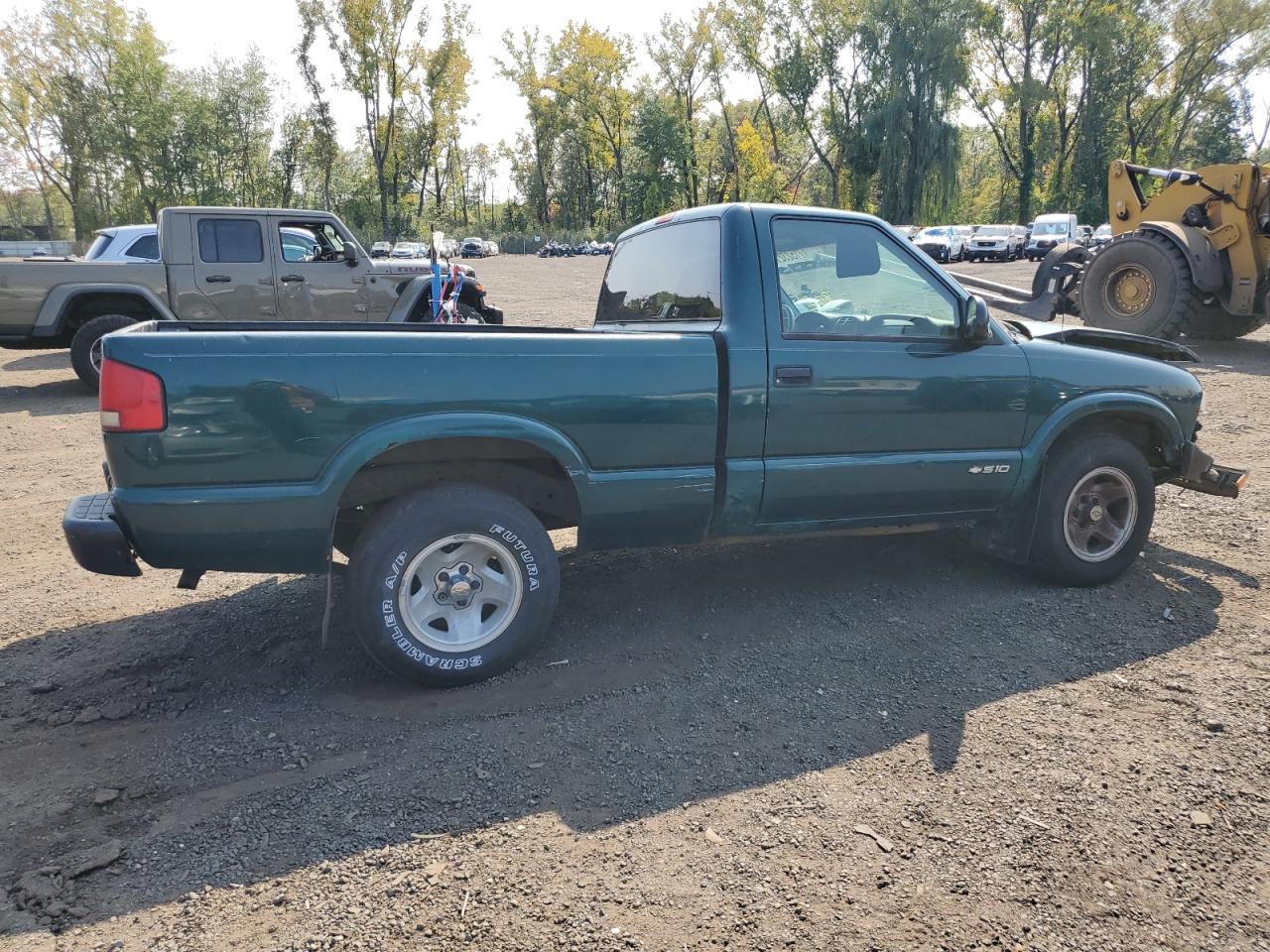 1998 Chevrolet S-10 Pickup VIN 1GCCS144XWK167439 Copart auction photo, front end / minor dent/scratches damage thumbnail 3