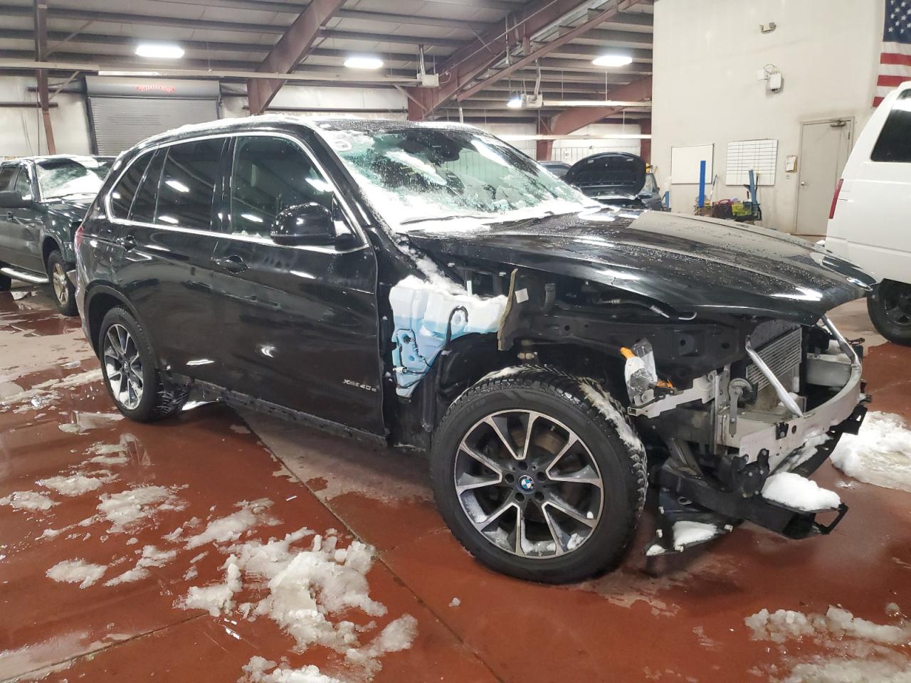 2018 BMW X5 VIN 5UXKT0C52J0W00042 Copart auction photo, front end / side damage thumbnail 4