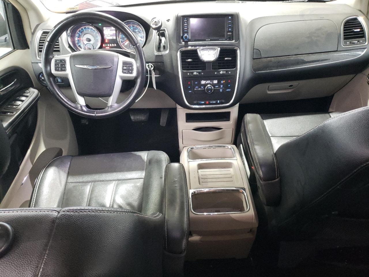 2016 Chrysler Town & Country VIN 2C4RC1BG3GR295433 Copart auction photo, front end / minor dent/scratches damage thumbnail 8