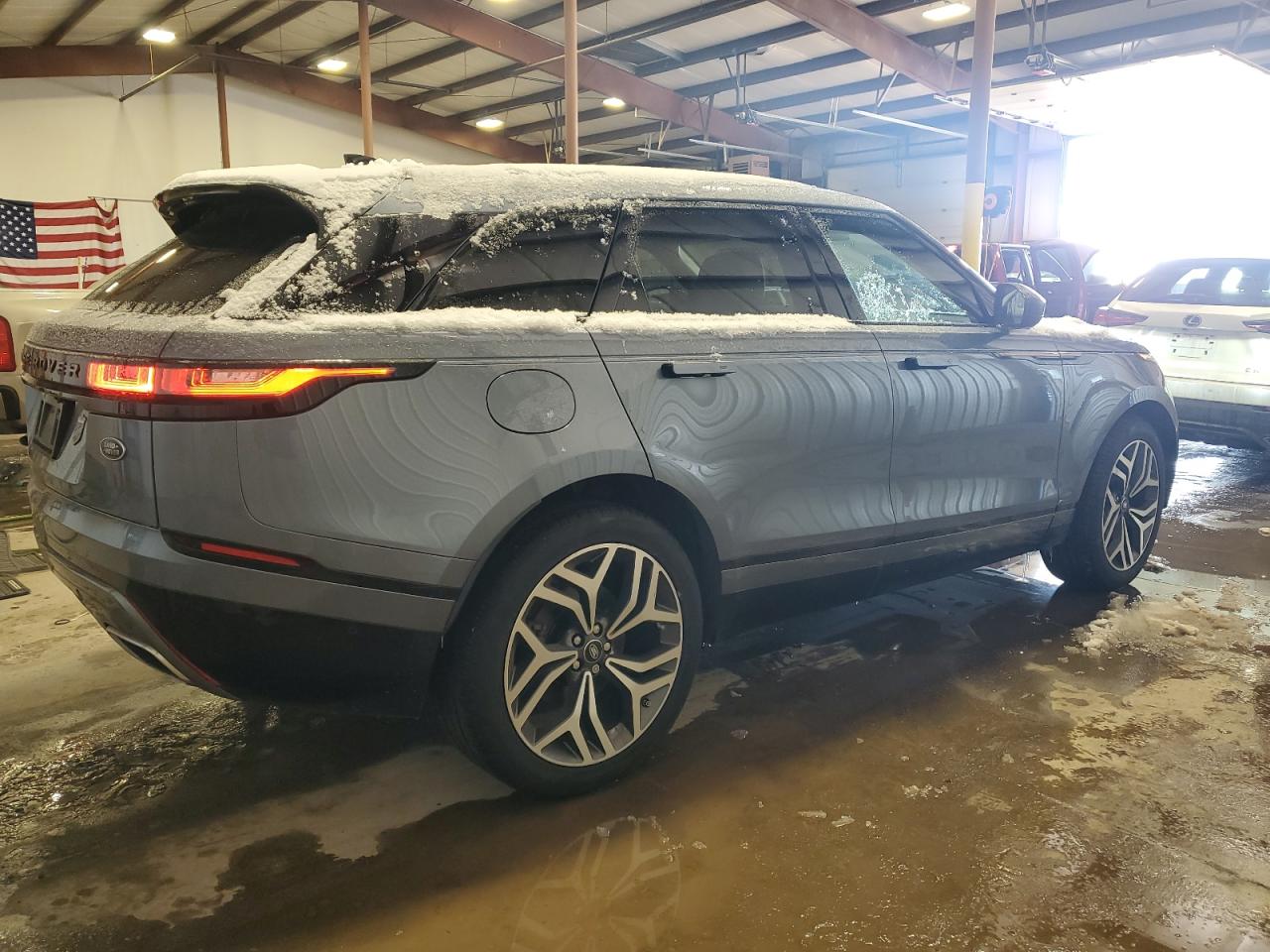 2019 Land Rover Range Rover VIN SALYL2FV1KA209889 Copart auction photo, side / rear end damage thumbnail 3