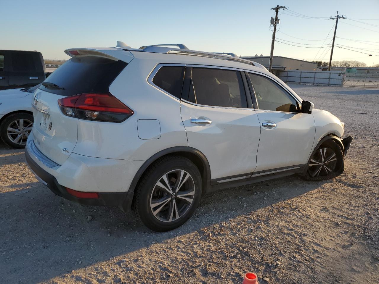 2017 Nissan Rogue VIN JN8AT2MT9HW402933 Copart auction photo, front end / side damage thumbnail 3